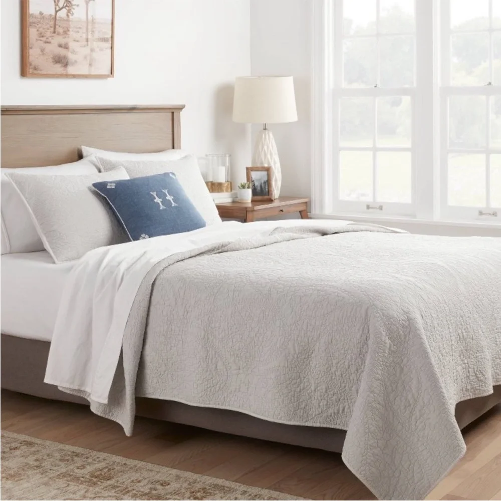 THRESHOLD NWT garment washed paisley stitch quilt -light gray -twin
